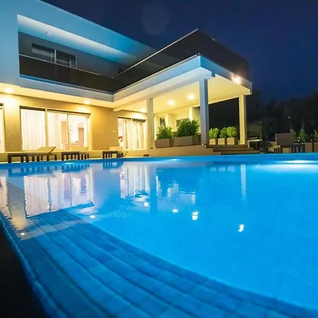 Angela Villa Šmrika