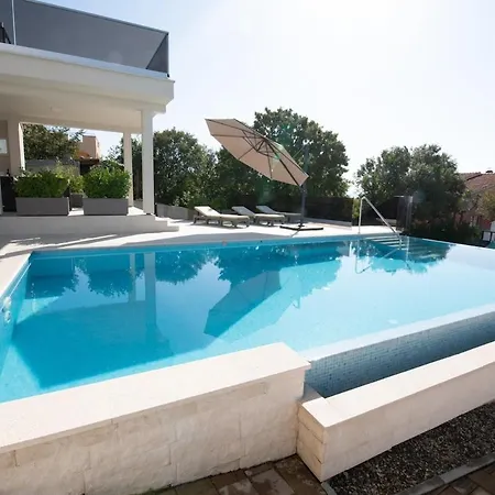 Angela Villa Šmrika